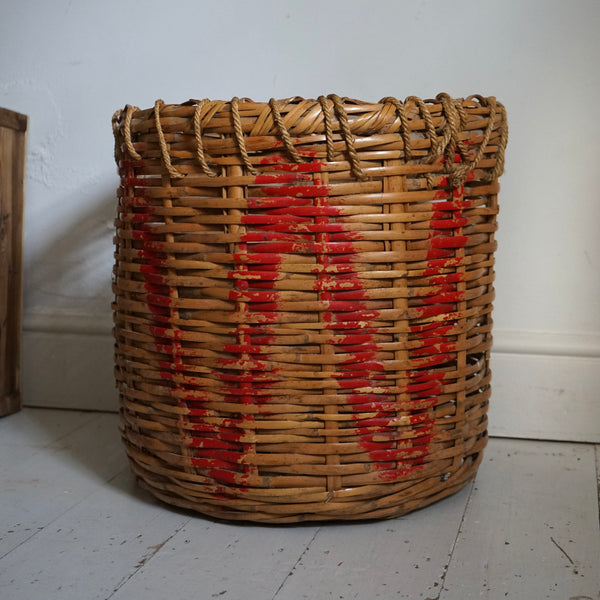 'W' Basket