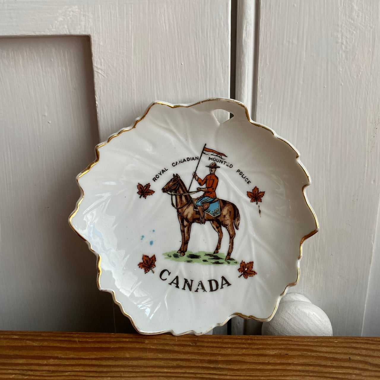 Souvenir Wall Plate from Canada. – The Hendersons